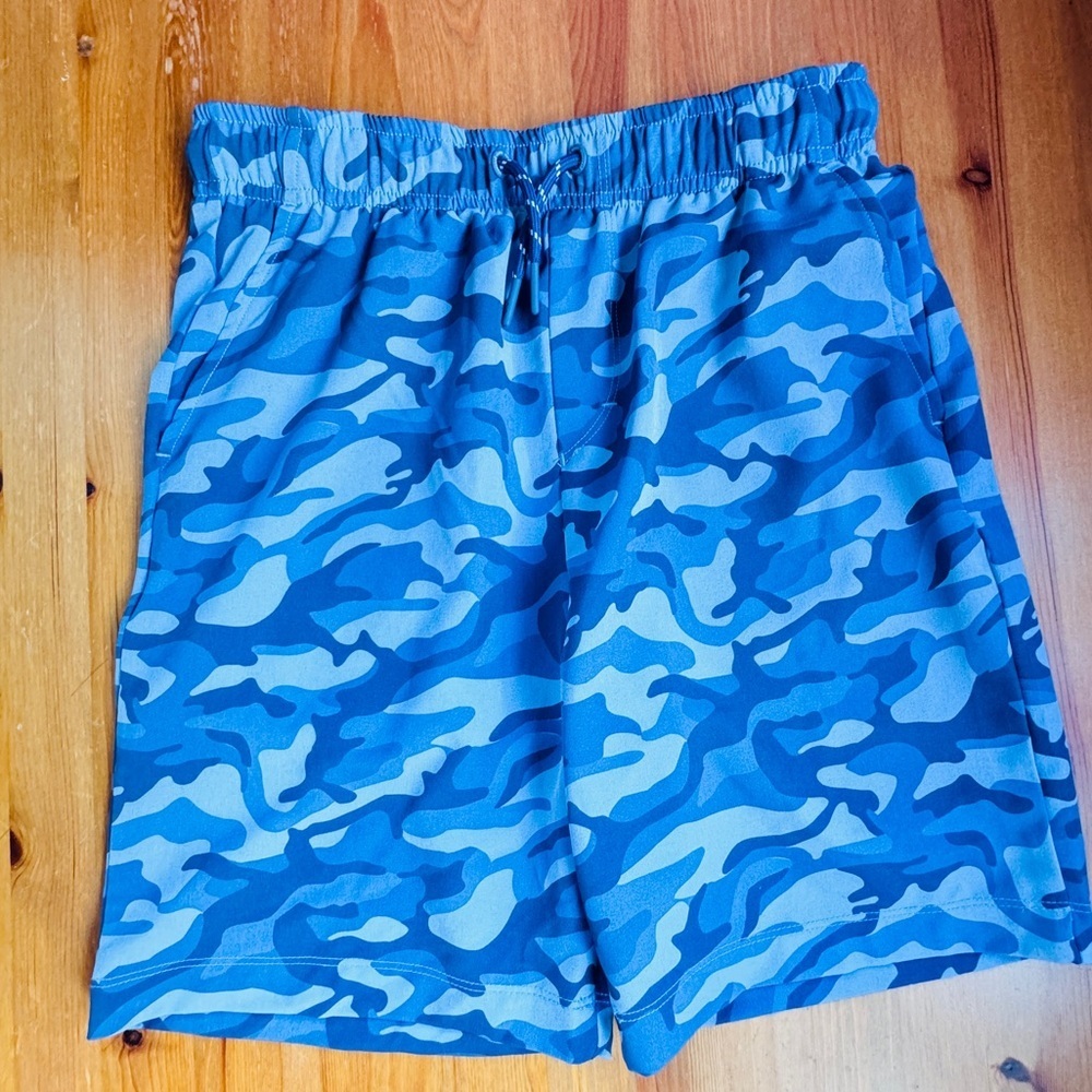 Vineyard vines swim trunks